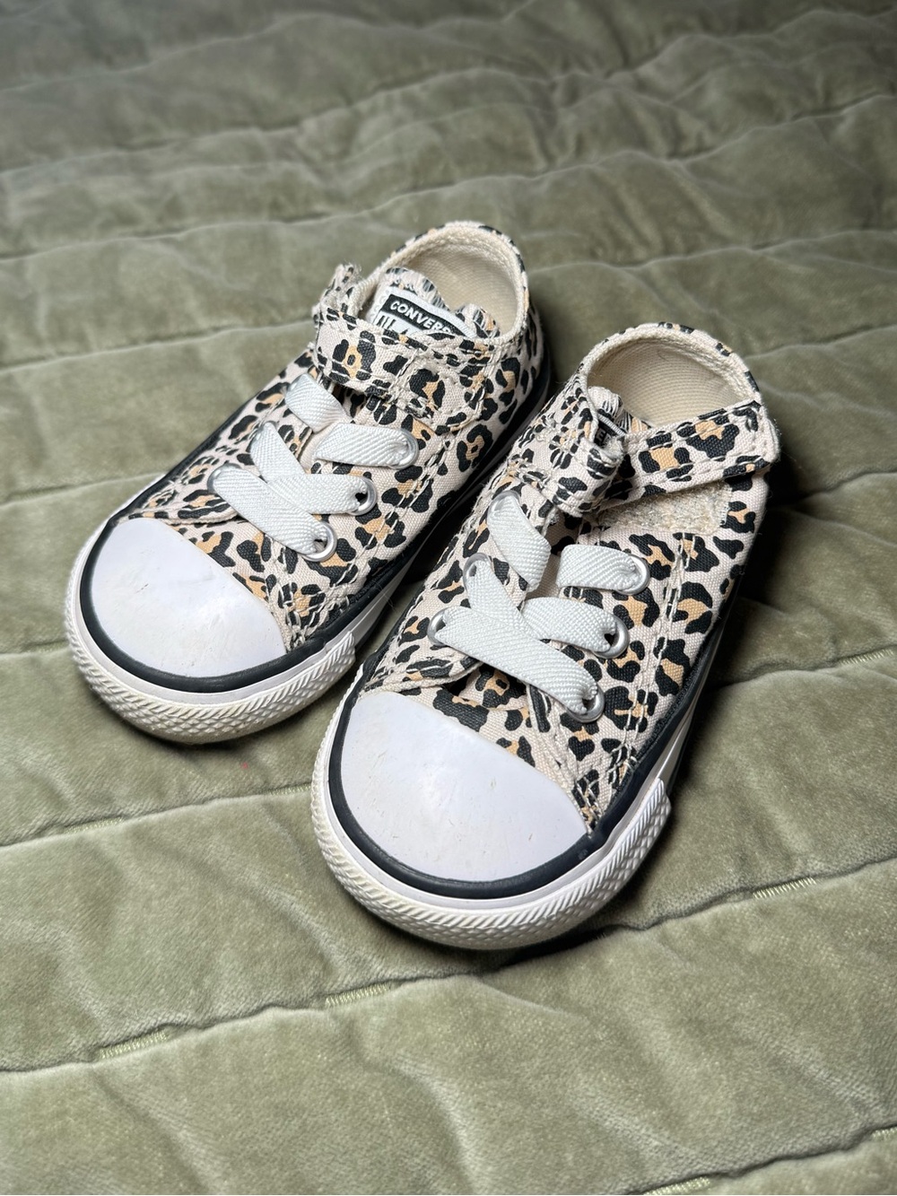 Converse Infant Leopard Print Low-Top Sneakers 🐆